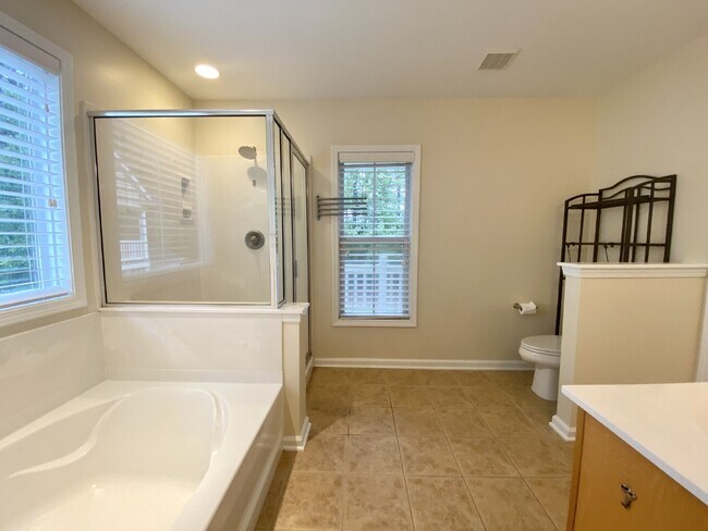 Building Photo - Charming Four-Bedroom Home in Bluffton wit...