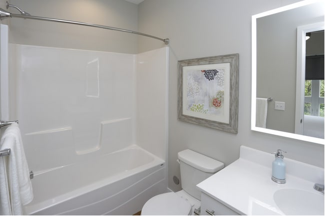 Building Photo - ONE MONTH FREE ON 12 MONTH LEASE!