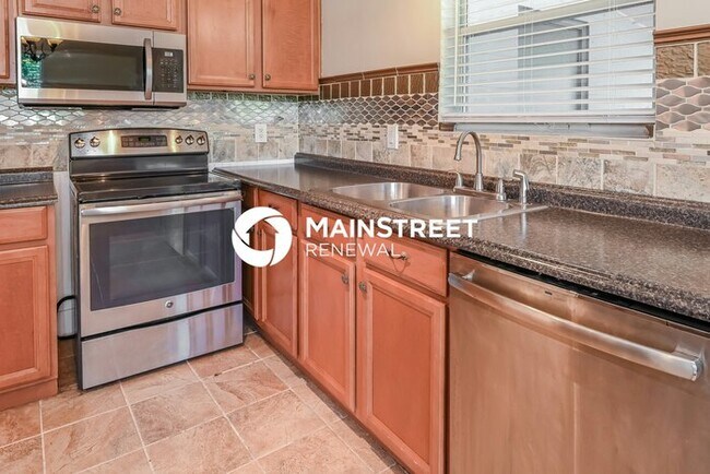 Building Photo - 3 Bedroom Pet-Friendly Home in Jacksonville, FL with Main Street Renewal