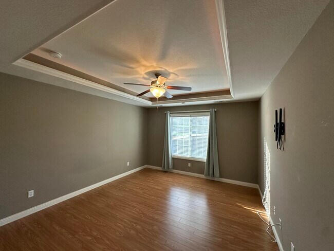 Building Photo - 4500 Weybridge Dr