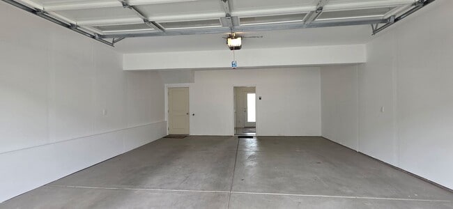 Building Photo - Rockwell Townhome in American Fork - For Rent - 3 Bedroom 2.5 Bath - Pool & Clubhouse