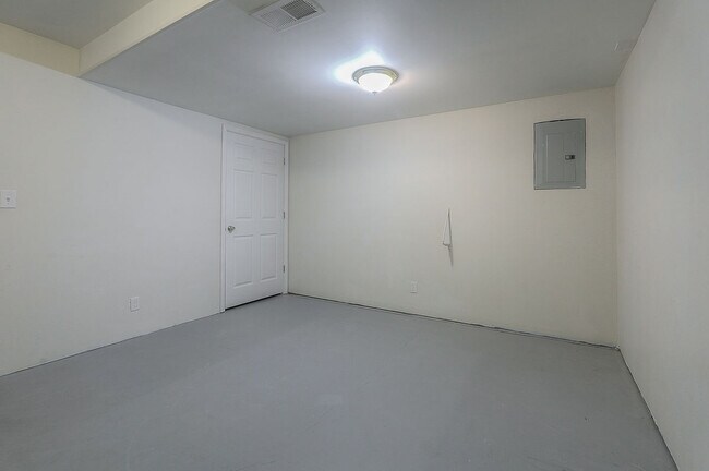 Persimmon Storage Basement - 769 S Evergreen St