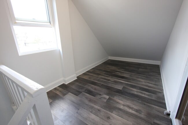 Building Photo - 1721 N Artesian Ave
