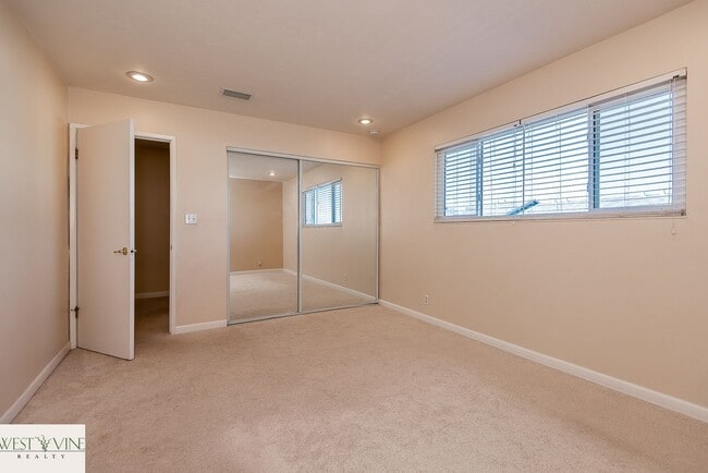 Building Photo - Cozy 3 Bed 1.5 Bath Town Home w/ Private Patio