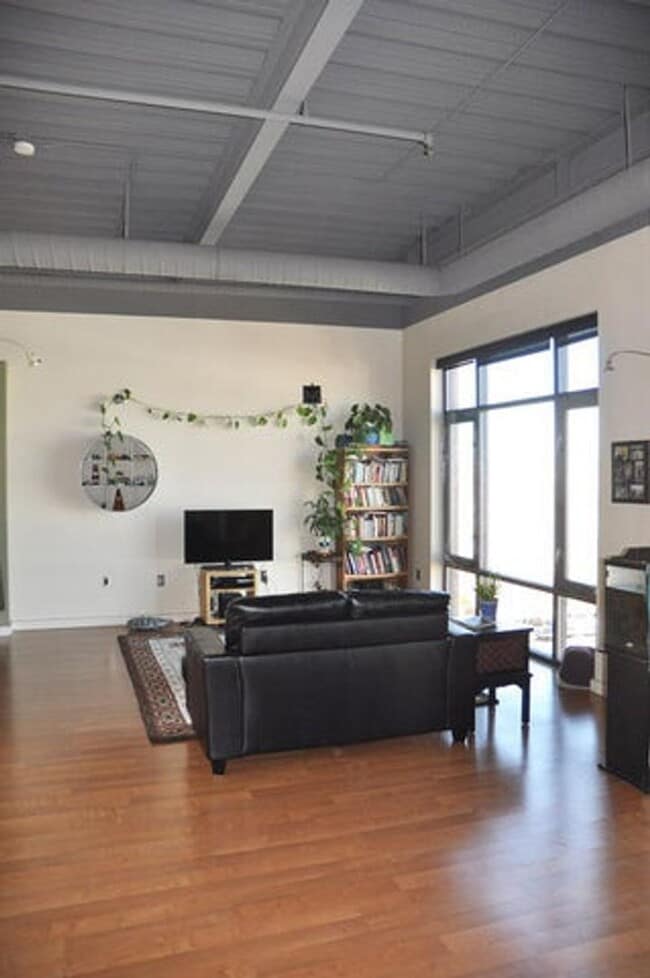 Building Photo - Gold Street Condo 4th Floor 2/bd 2/ba