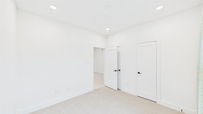 Building Photo - 9609 Valeca Dr