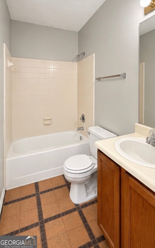 Building Photo - 134 Belmonte Dr SW