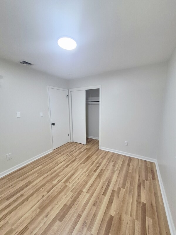 Building Photo - 200 Wellview Dr