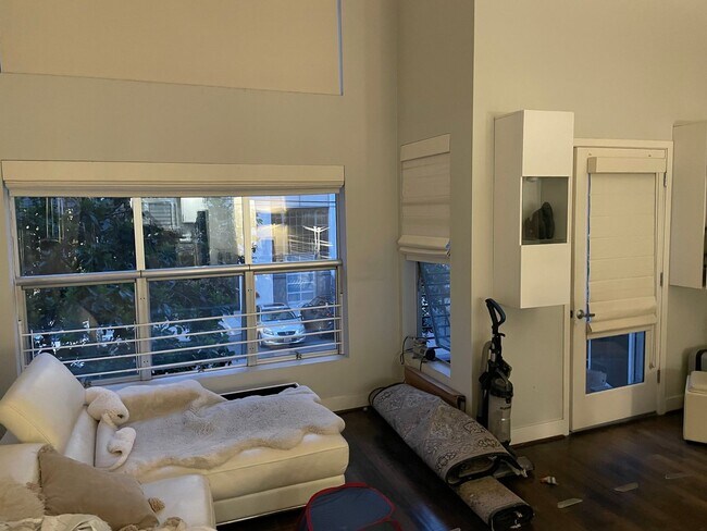 Building Photo - Modern Three Level 2 Bedroom/2 Bath Condo Loft Available Now!