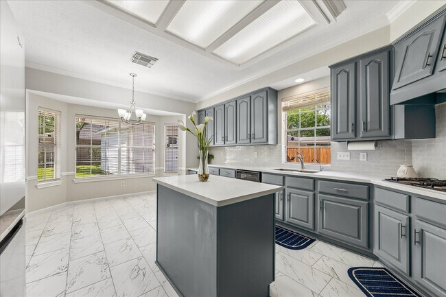 Building Photo - 11818 Orchard Mountain Dr