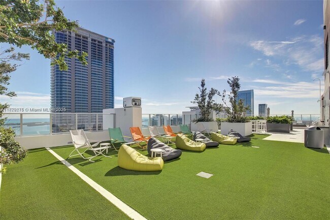 Building Photo - 1010 Brickell Ave