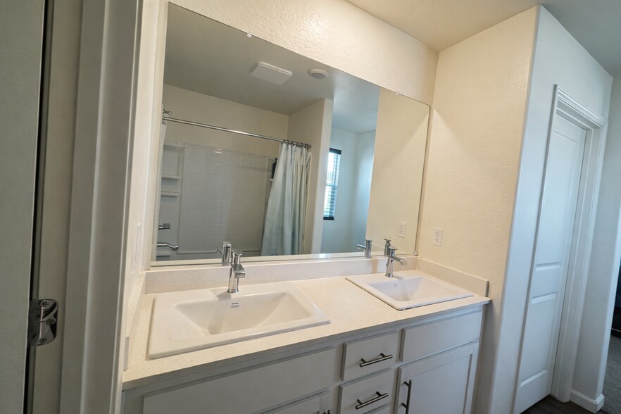 Building Photo - 719 Irma Dr