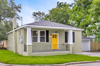 Building Photo - Cute all brick ranch on a large corner lot with fenced in yard and 1 car garage