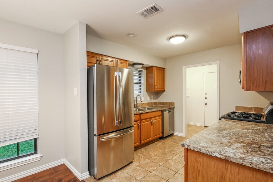 Building Photo - 2131 Trishia Ln