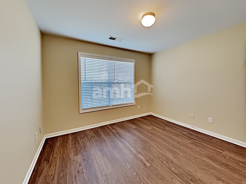 Building Photo - 6078 Lancelot Ln