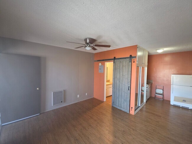 Building Photo - 13501 S Inglewood Ave