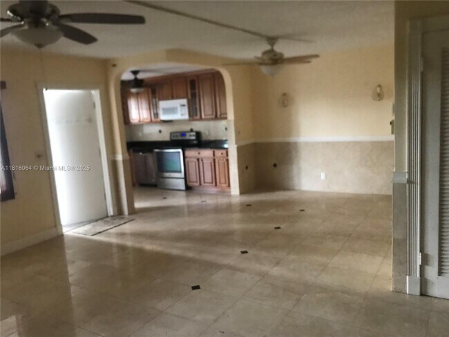 Building Photo - 501 Blue Heron Dr