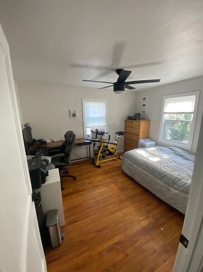 Bedroom 2 - 32 Saratoga Rd