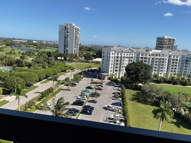 Building Photo - 2425 Presidential Way