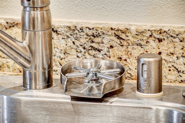 Building Photo - 8729 Red Brook Dr