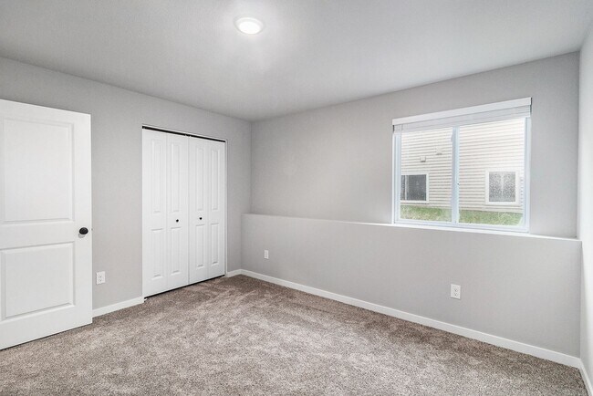 Building Photo - Brand New 5 Bedroom Condo!