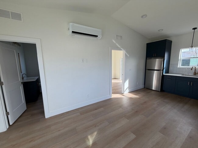 Building Photo - Available Now-Brand New 1-Bed Cottage in the Heart of Boise