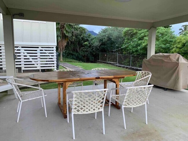 Building Photo - Charming Island Retreat – 3BR/2BA Home A B...