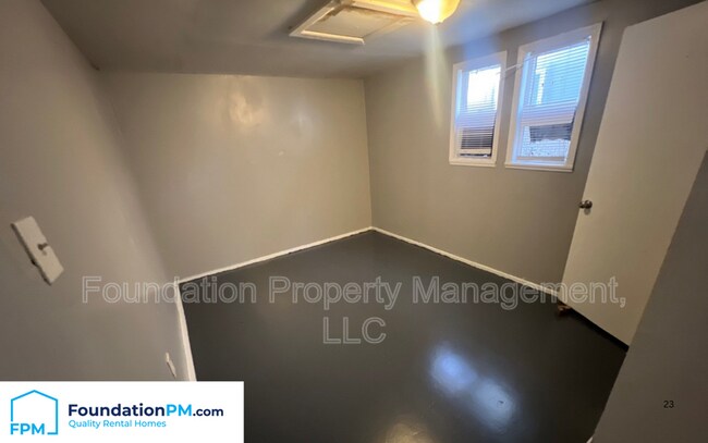 Building Photo - 3468 Bowen Ave