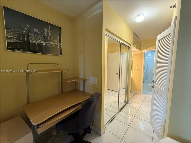 Building Photo - 100 Lincoln Rd