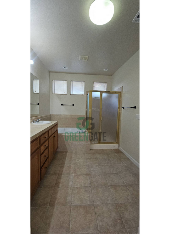 Building Photo - Spacious 4 Bedroom in Manteca!!! Ready