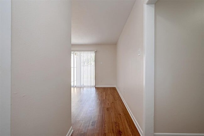 Building Photo - 5910 Sheringham St