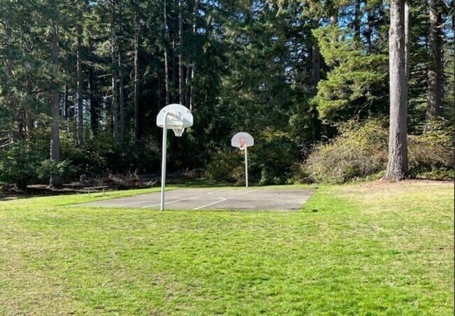 Building Photo - Fully Remodeled Gated Community Lake Home in Gig Harbor!