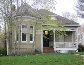 Building Photo - 135 B St E