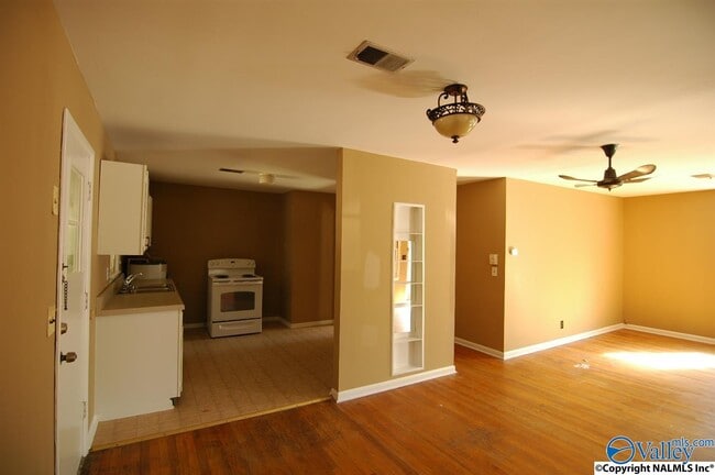 Building Photo - 4110 Broyles Ave SW