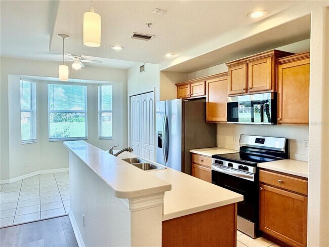 Building Photo - 819 Fairwaycove Ln