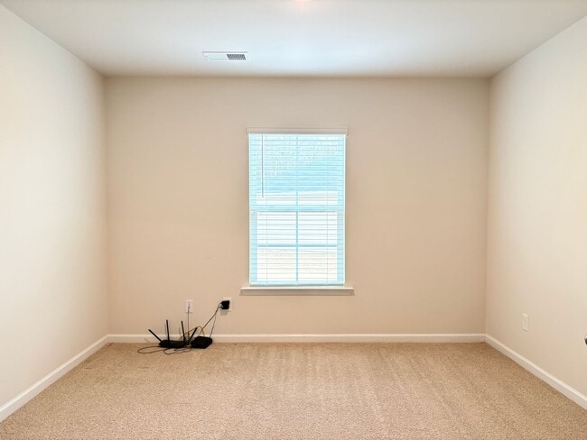 Building Photo - MOVE IN SPECIAL - 4 Bedroom, 2 Bathroom House in Trinity!