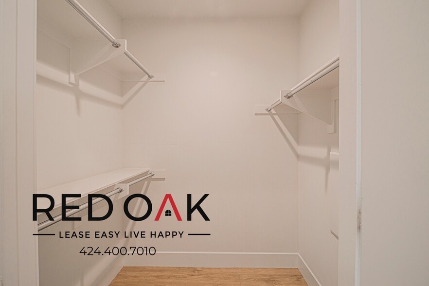 Building Photo - 1331 W 7th St