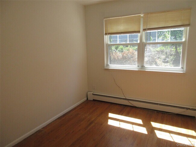 Building Photo - 108 Coolidge St