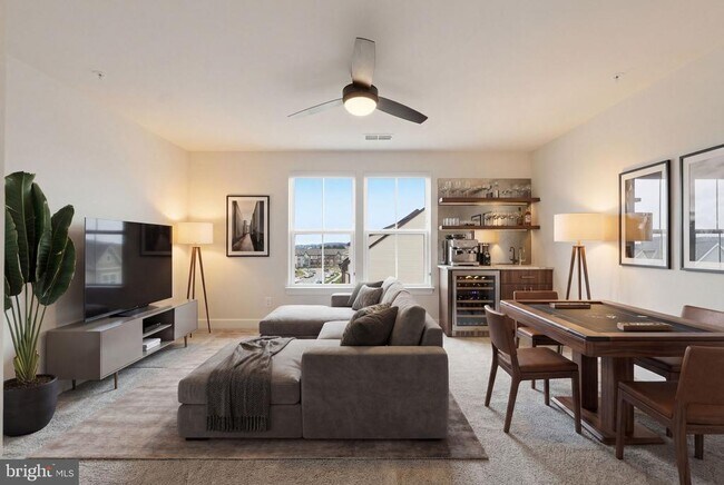 Building Photo - 211 Phoenix Dr