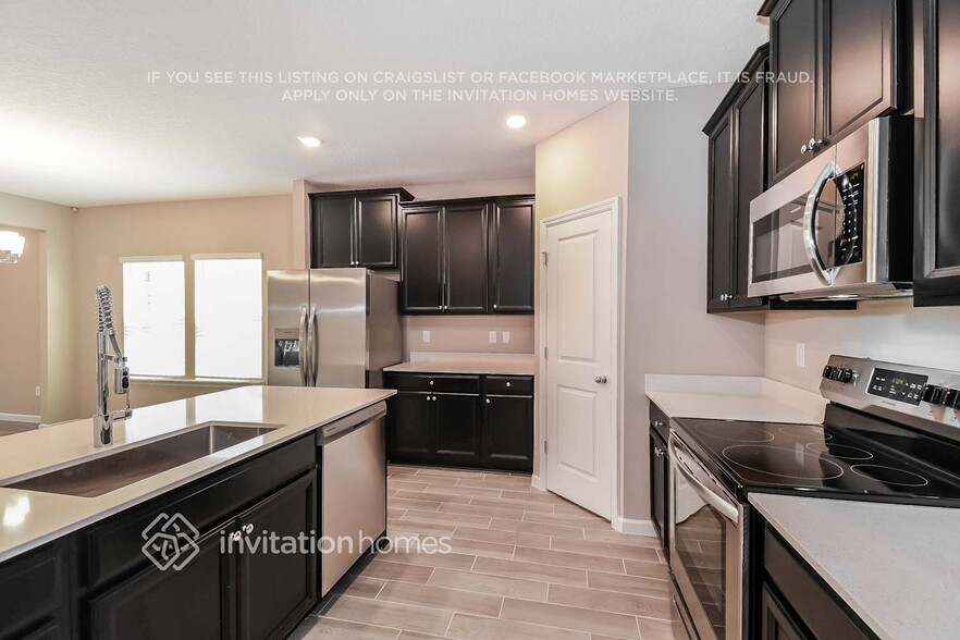 Building Photo - 9883 Lemon Balm Wy