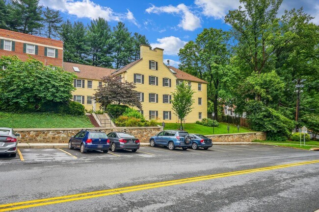 Building Photo - Beautiful 1BR/Loft at Rock Creek Garden Co...