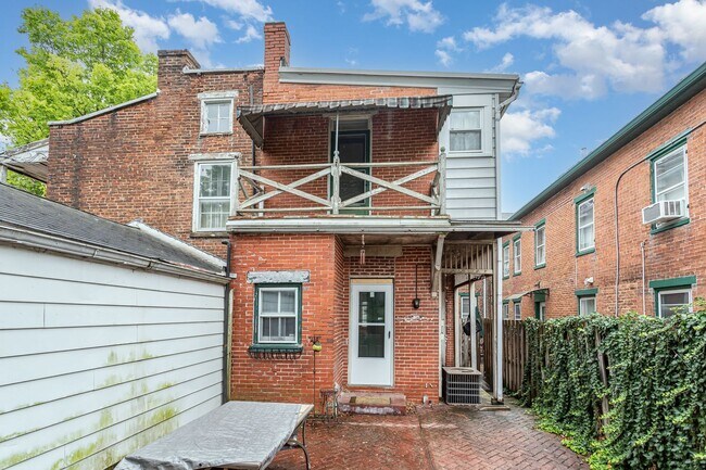Building Photo - 273 S Hanover St