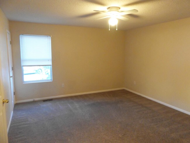 Building Photo - 5645 N Anita Ave