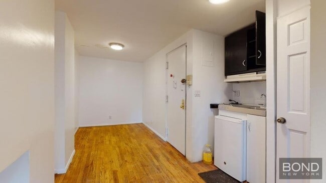 Building Photo - 0 bedroom in Manhattan NY 10003