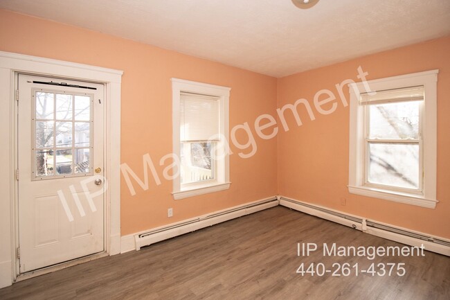 Building Photo - Very Stylish 1BR 1BA Up Unit in Lakewood -...