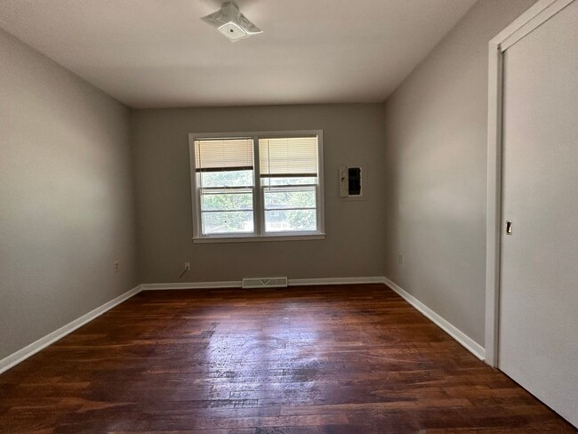 Building Photo - Newly remodeled 3 bedroom 1.5 bath