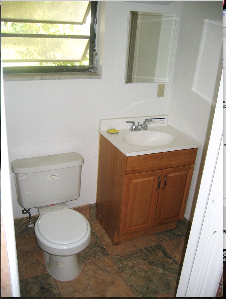East bdrm bathroom - 4210 SW 51st St