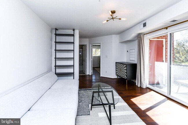 Building Photo - 1386 Bryant St NE