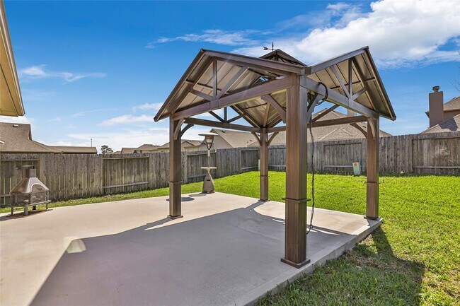 Building Photo - 18115 Van Berkel Ln