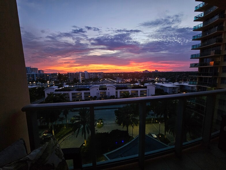 Building Photo - 2501 S Ocean Dr